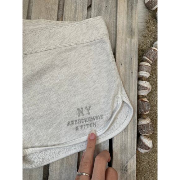 Vintage Y2K Abercrombie & Fitch NY White Gray Heather Mini Short Booty Shorts - Picture 2 of 7